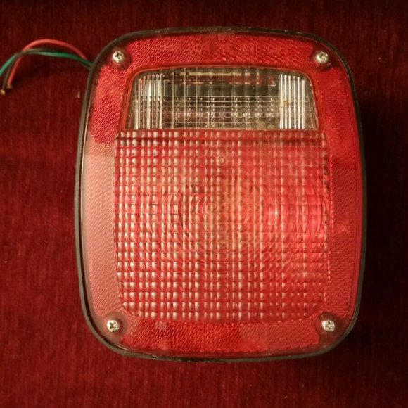 RoadPro 6.75"x5.75" Tail Light Assembly w/ Bulb RP-5402 - Picture 1 of 6